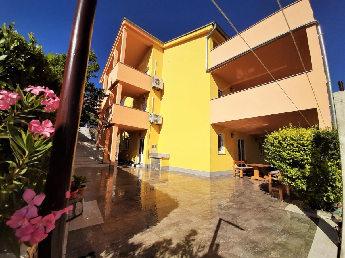 Cozy Apartments With Sea View Novi Vinodolski Dış mekan fotoğraf