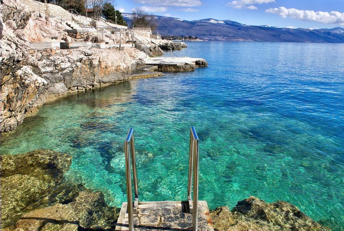 Cozy Apartments With Sea View Novi Vinodolski Dış mekan fotoğraf