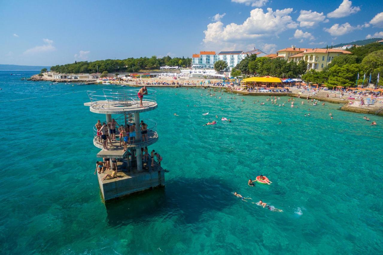 Cozy Apartments With Sea View Novi Vinodolski Dış mekan fotoğraf
